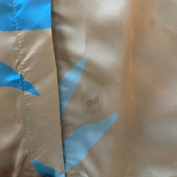 Bululu Resort Wear Sleeveless Silk Button Up Shirt - Picture 2 of 5